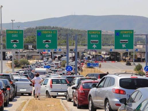 Massive Lines at Evzoni-Bogorodica as Long Weekend Ends