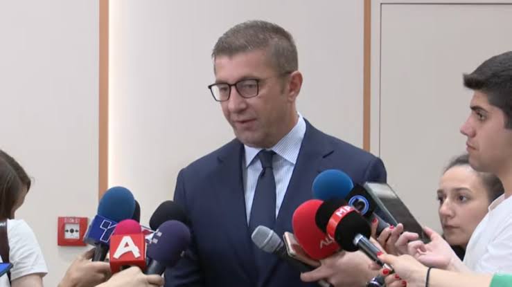 „Во политиката никогаш не кажувај никогаш“: Мицкоски не ги исклучи предвремените избори