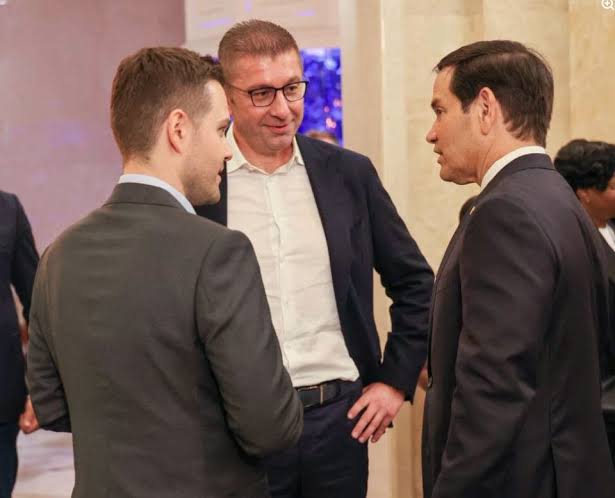 Мицкоски "од нога" со Рубио во Њујорк — СДСМ: разговор во ходник продаден како средба на високо ниво